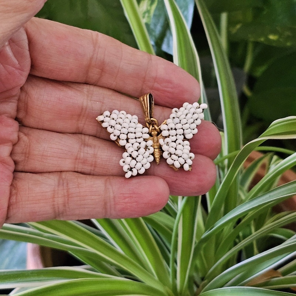 Vintage Miriam Haskell Butterfly White Beaded Necklace Charm Pendant Fil…